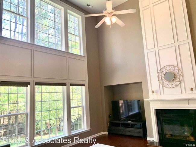 Building Photo - 5 br, 3 bath House - 1221 Hill Hollow Way