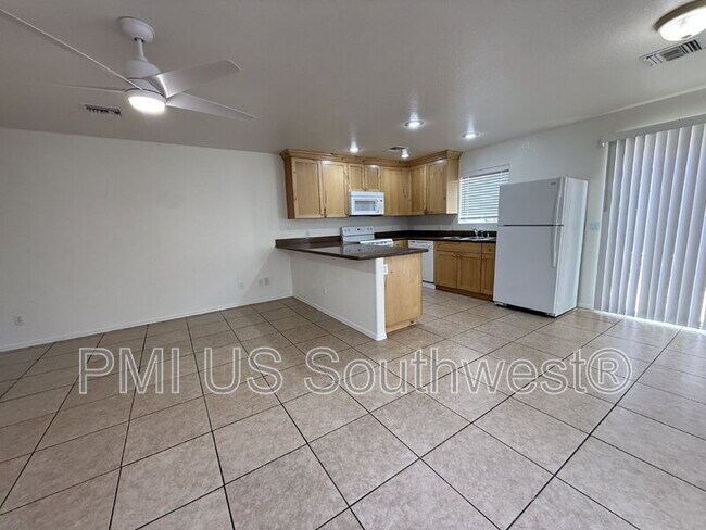 Building Photo - 384 Anna Cir