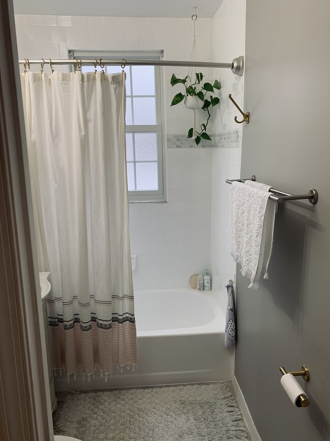 Building Photo - 504 Bashford Ln