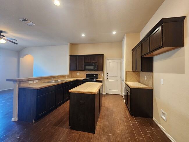 Building Photo - Wood Like Tile Flooring & Vinyl Plank - No Carpet / 1 Story Unit/ Fenced in Yard / Interior Washe...