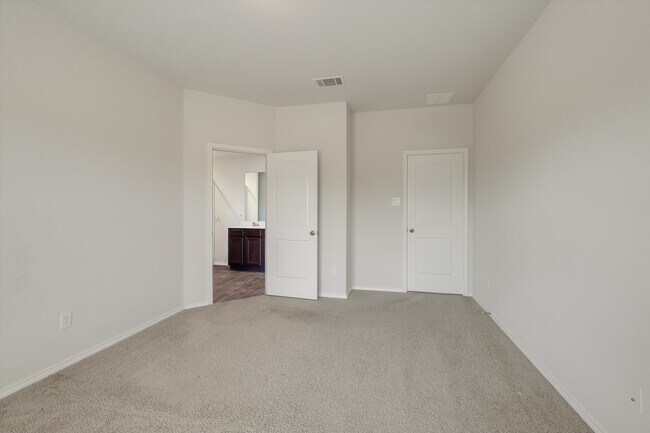 Building Photo - 109 Falco Ln