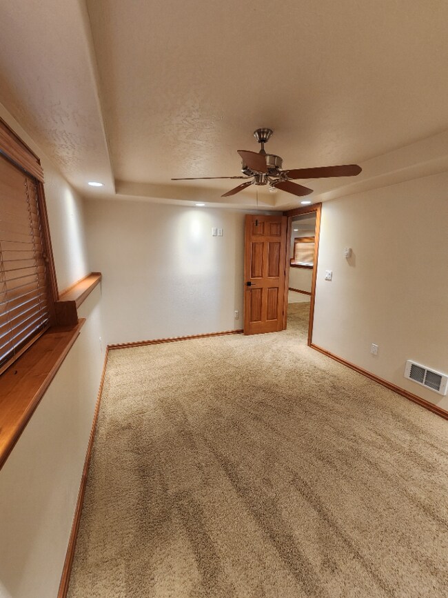 Building Photo - Bayview Lakeside Charmer