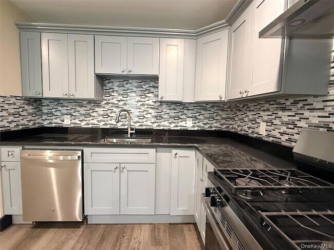 Building Photo - 268 Carpenter Ave