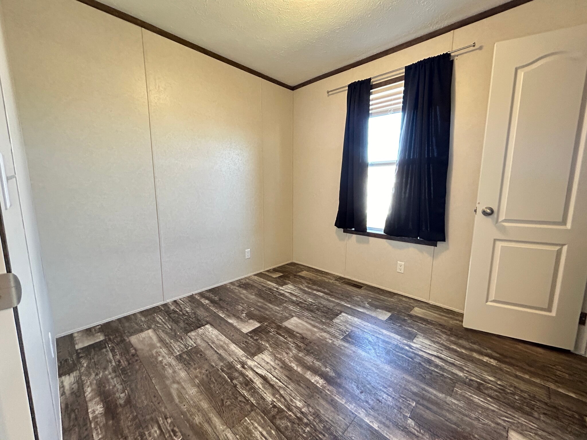 Building Photo - 18 Skeena St