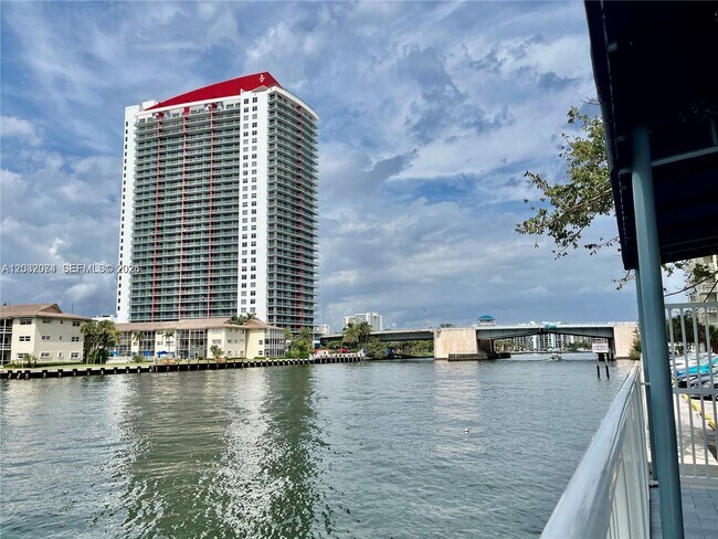Building Photo - 1849 S Ocean Dr