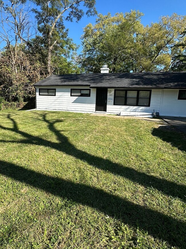 Building Photo - 4 bedroom 1 bath