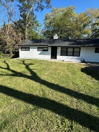 Building Photo - 4 bedroom 1 bath