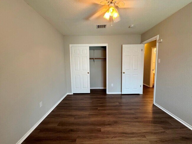 Building Photo - 1508 Highland Dr