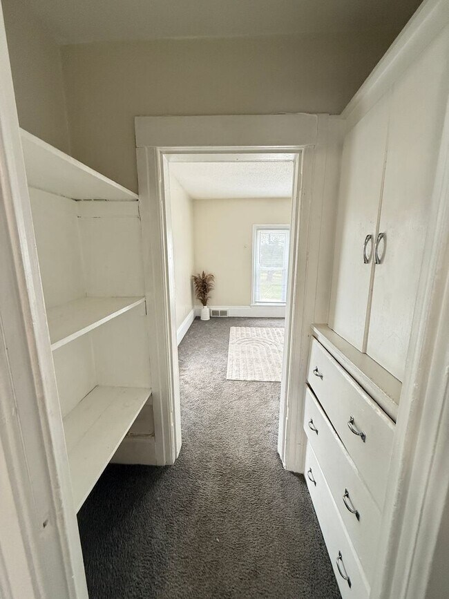 Building Photo - 311 W Mason St