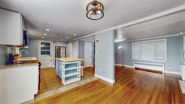 Building Photo - 72 Woodycrest Dr