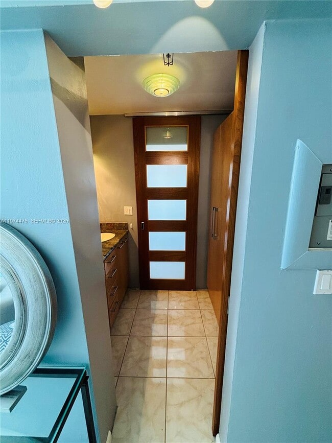 Building Photo - 1255 Collins Ave