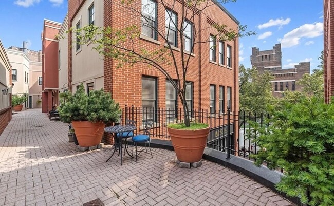 Building Photo - 133 Walton St