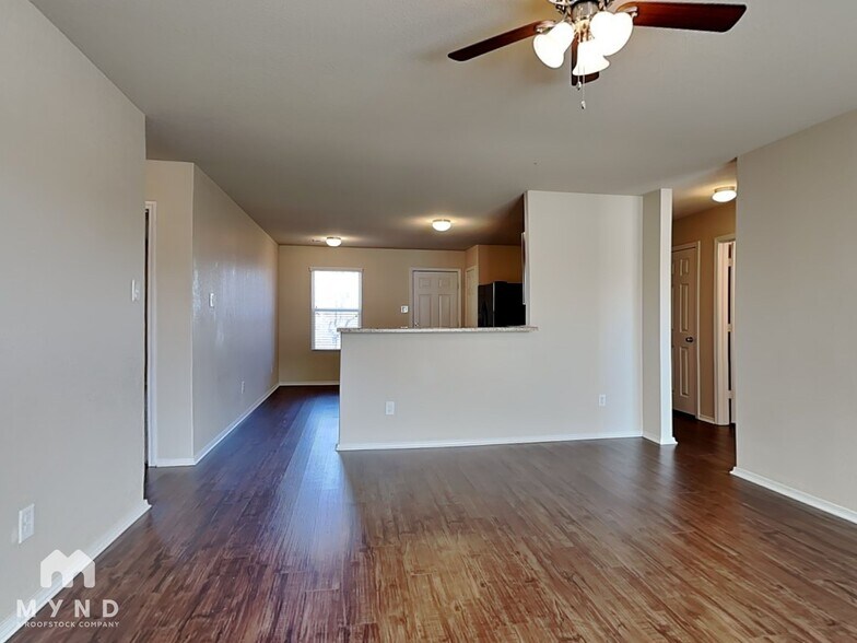 Building Photo - 938 Pinehurst Loop