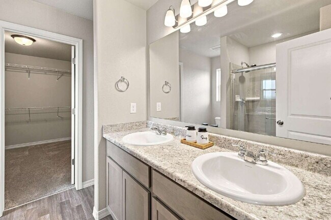 Building Photo - Beautiful 2025-Built 5 Bedroom Home with Finished Walk-Out Basement