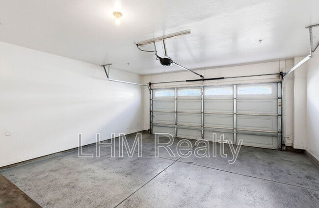 Building Photo - 15818 N 25th St