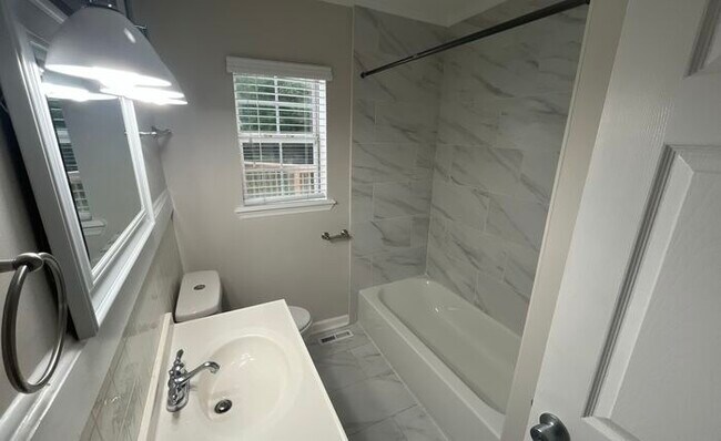 Building Photo - Beautiful 3 Bed & 2 Bath Home in Chattanoo...