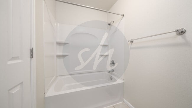 Building Photo - End Unit Townhome in Ridgeview at Stetson ...