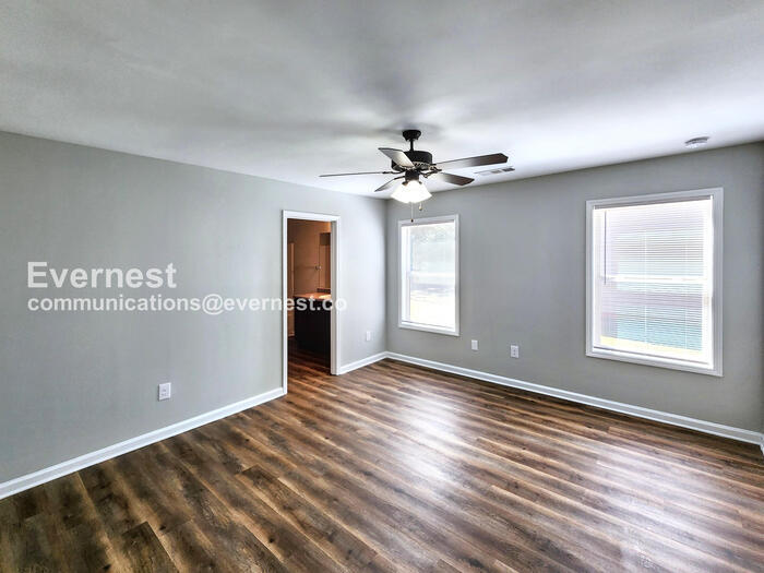 Building Photo - 634 Stowers Dr