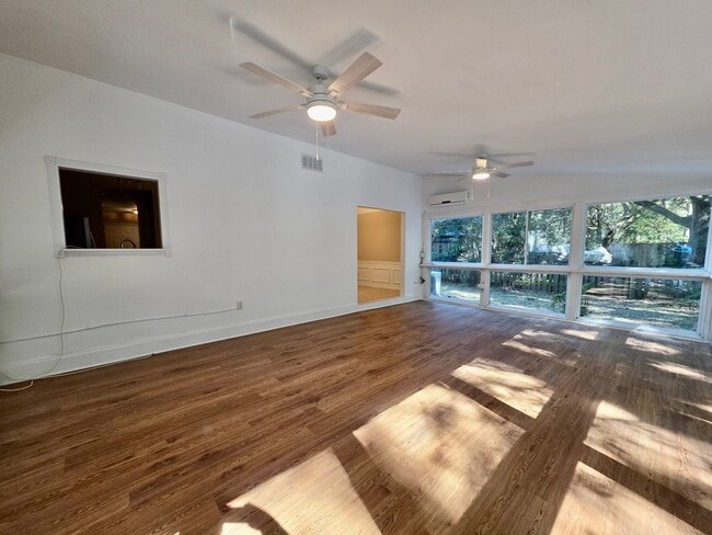 Building Photo - Charming 4 Bedroom Home in Center Lake Subdivision - Mt. Pleasant