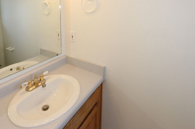 Building Photo - 7831cd - Bickmore, D.