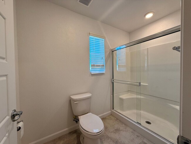 Building Photo - 3 BED 2.5 BATH 2 CAR GARAGE TOWNHOUSE WITH...