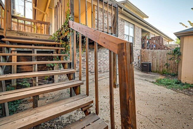 Building Photo - 614 Lillard Rd