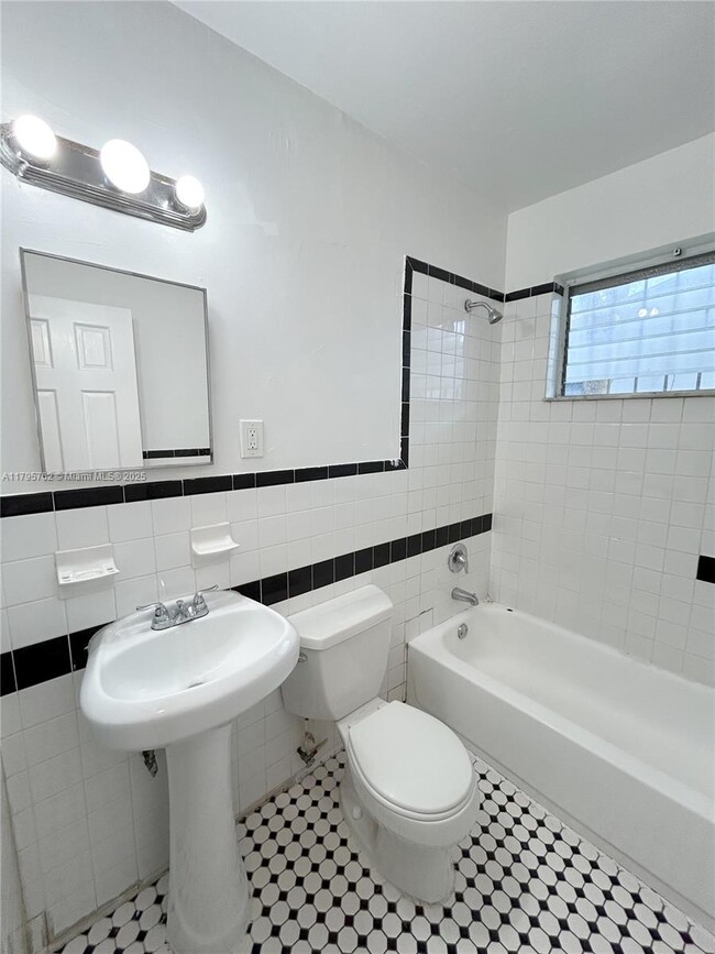 Building Photo - 661 NE 86th St