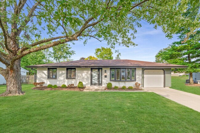 Building Photo - 908 Long Meadow Dr