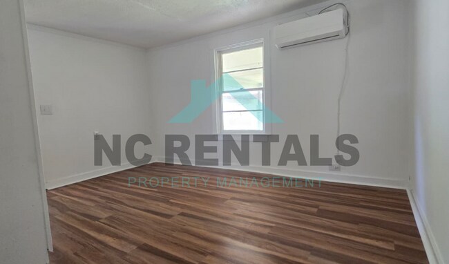 Building Photo - 113 3rd St