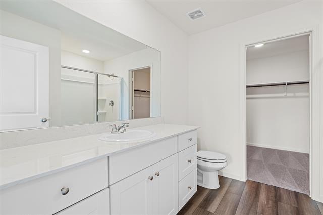 Building Photo - 5910 Sahara Dr