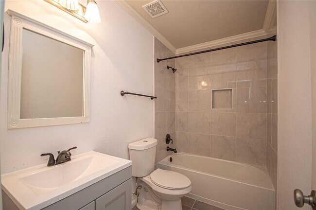 Building Photo - 21030 Alden's Oak