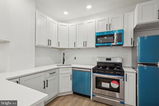 Building Photo - 4928 Walton Ave