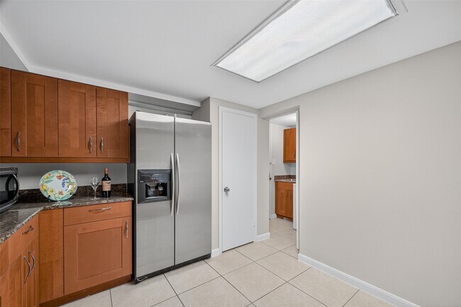 Building Photo - 5001 Woodway Dr