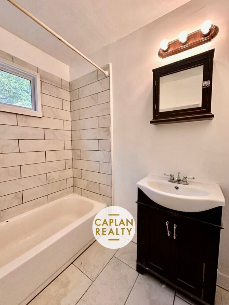 Building Photo - 1655 State St