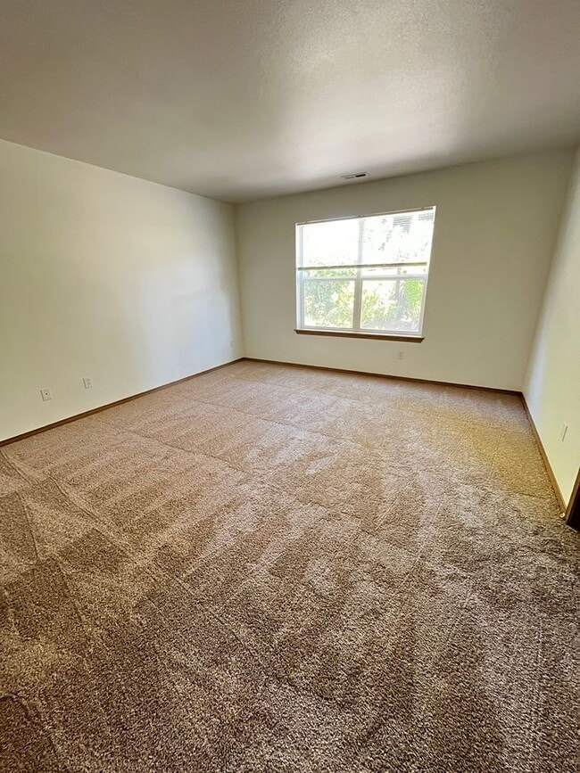 Building Photo - Gorgeous House in a Family-Friendly neighb...