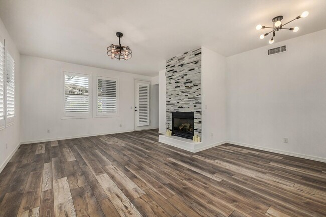 Building Photo - 15221 N Clubgate Dr