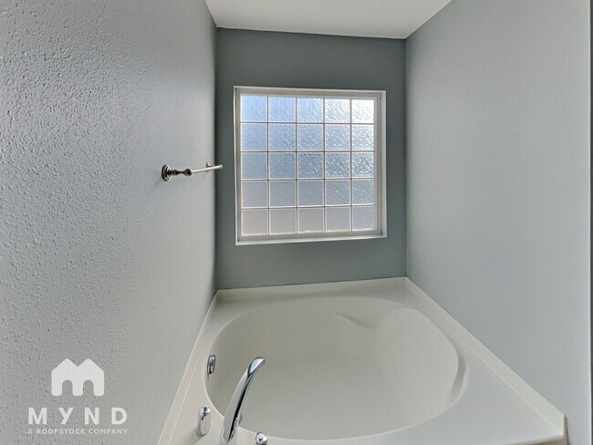 Building Photo - 918 Willow Wind Dr