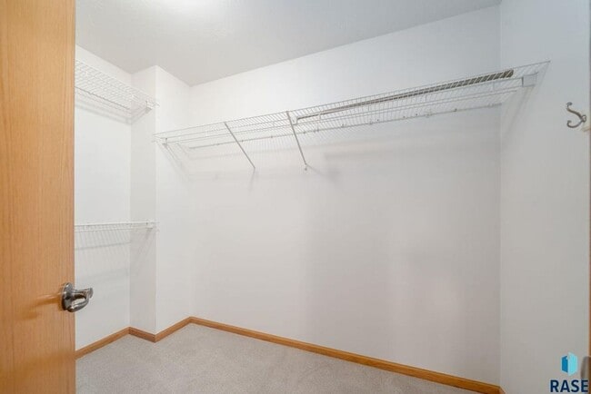 Building Photo - Charming Multi-Level Home! Large Backyard,...