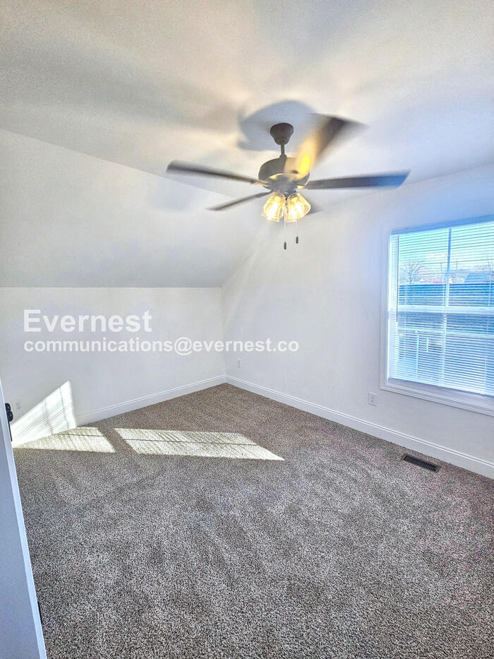 Building Photo - 112 W 21st Ave