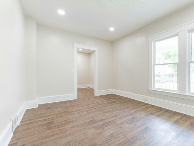 Building Photo - 6709 Lawn Ave
