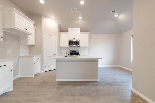 Building Photo - Luxury BRAND NEW 3 Bedroom 2 Bathroom Home...