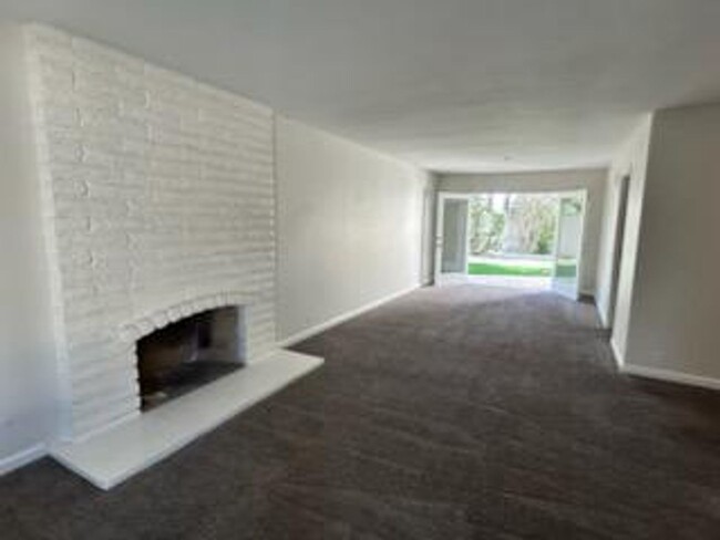 Building Photo - Spacious 5 Bedroom in Mission Viejo!