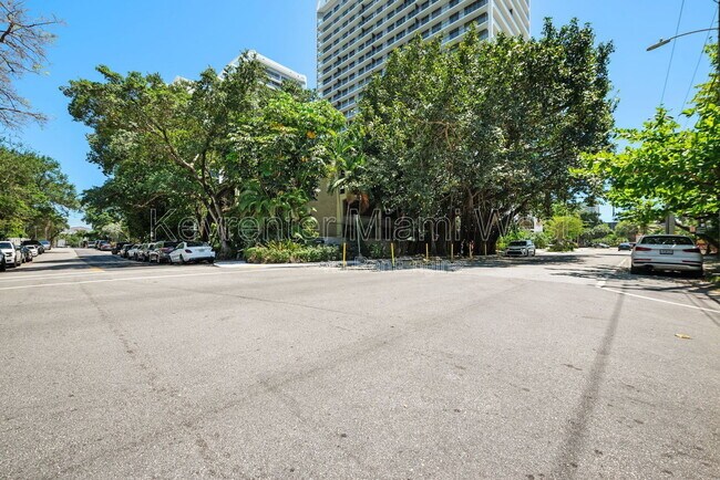 Building Photo - 2666 Tigertail Ave