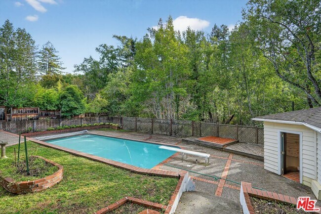 Building Photo - 15 N Ridgewood Rd