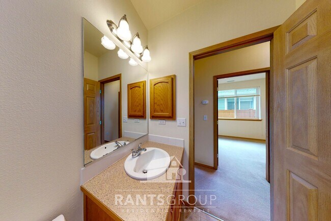 Building Photo - Single-level home in Lacey's Jubilee, a pr...