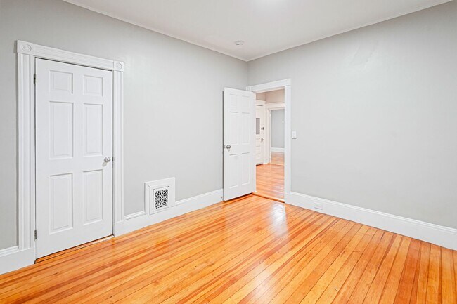 Building Photo - 381 Adams St