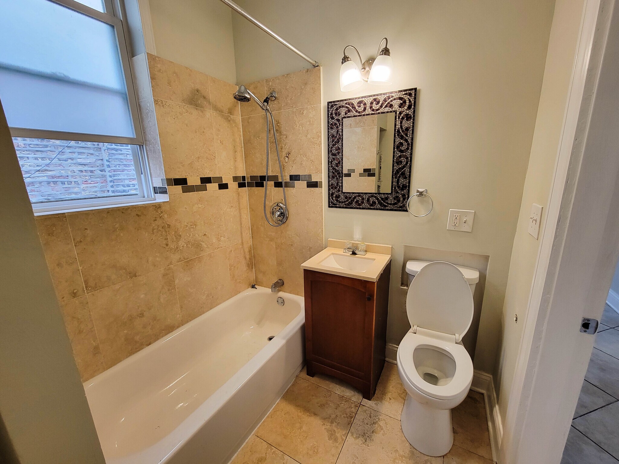 Building Photo - 4226 W Kamerling Ave