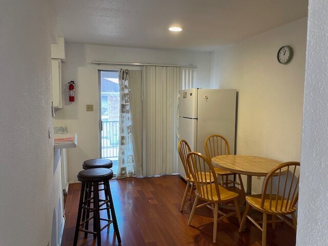 Building Photo - 9201 Clarewood Dr