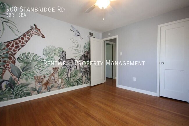 Building Photo - 908 Stanbridge Rd