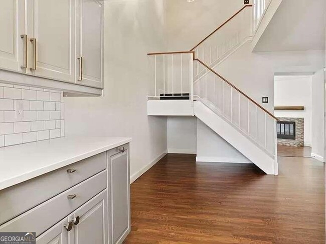 Building Photo - 2032 Powers Ferry Trce SE